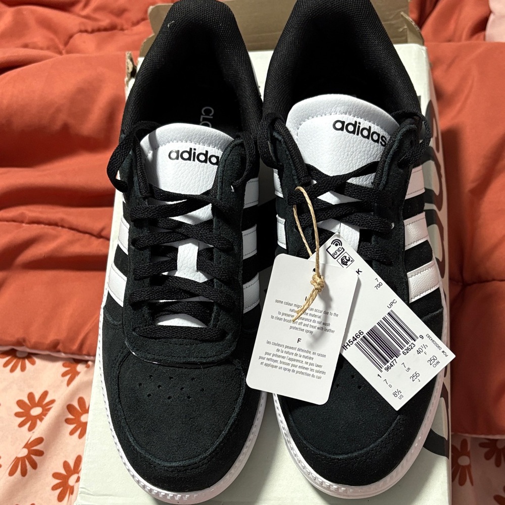 Adidas Classic Black and White Trainers cloudfoam insole comfort
